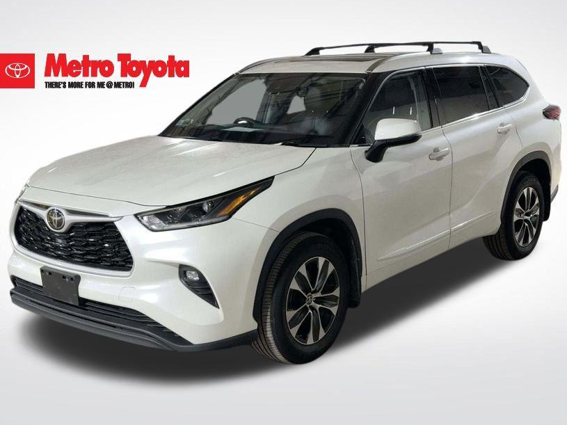 used 2021 Toyota Highlander car, priced at $36,900