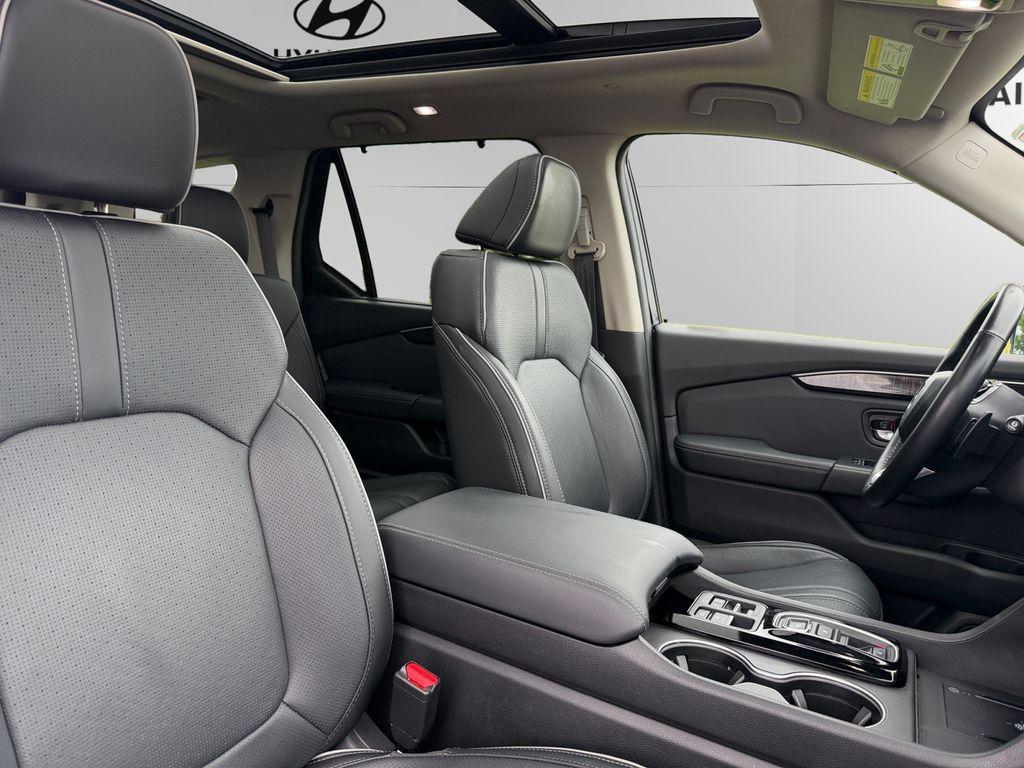 used 2025 Honda Pilot car, priced at $41,107