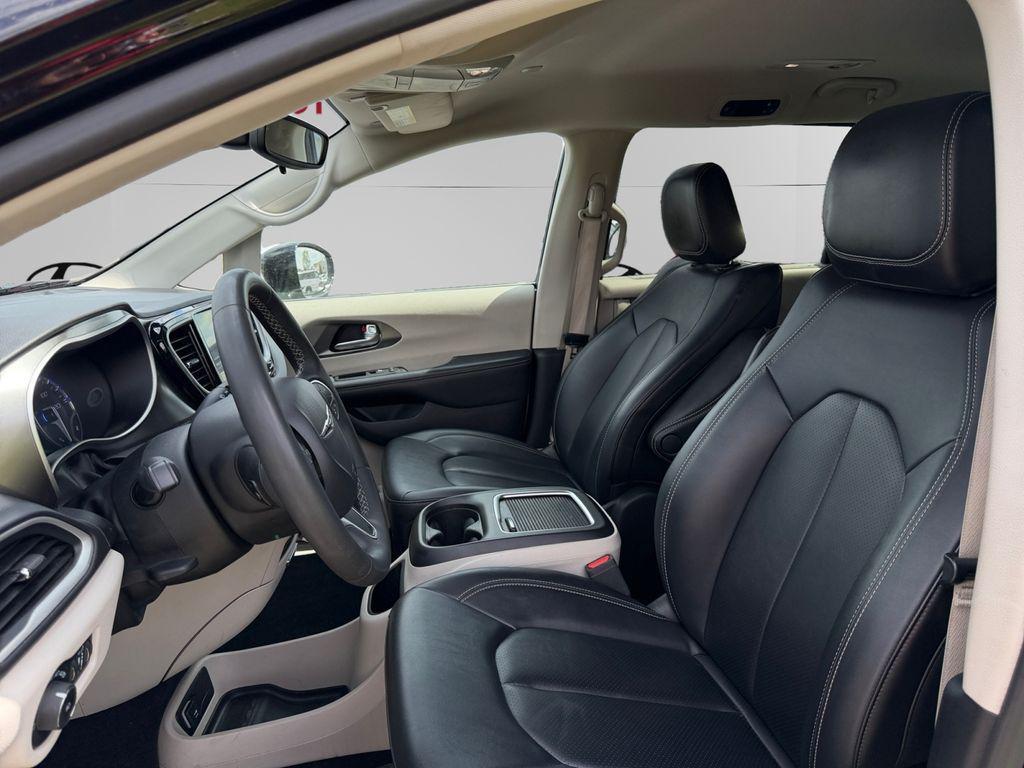 used 2024 Chrysler Pacifica car, priced at $25,646