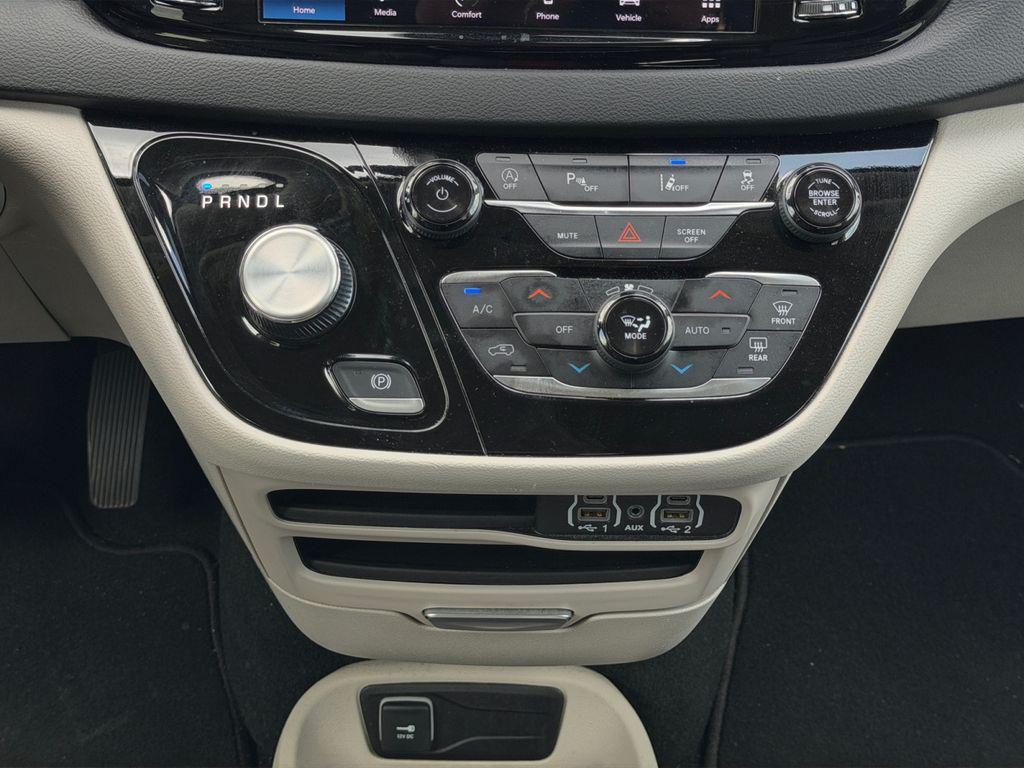 used 2024 Chrysler Pacifica car, priced at $25,646