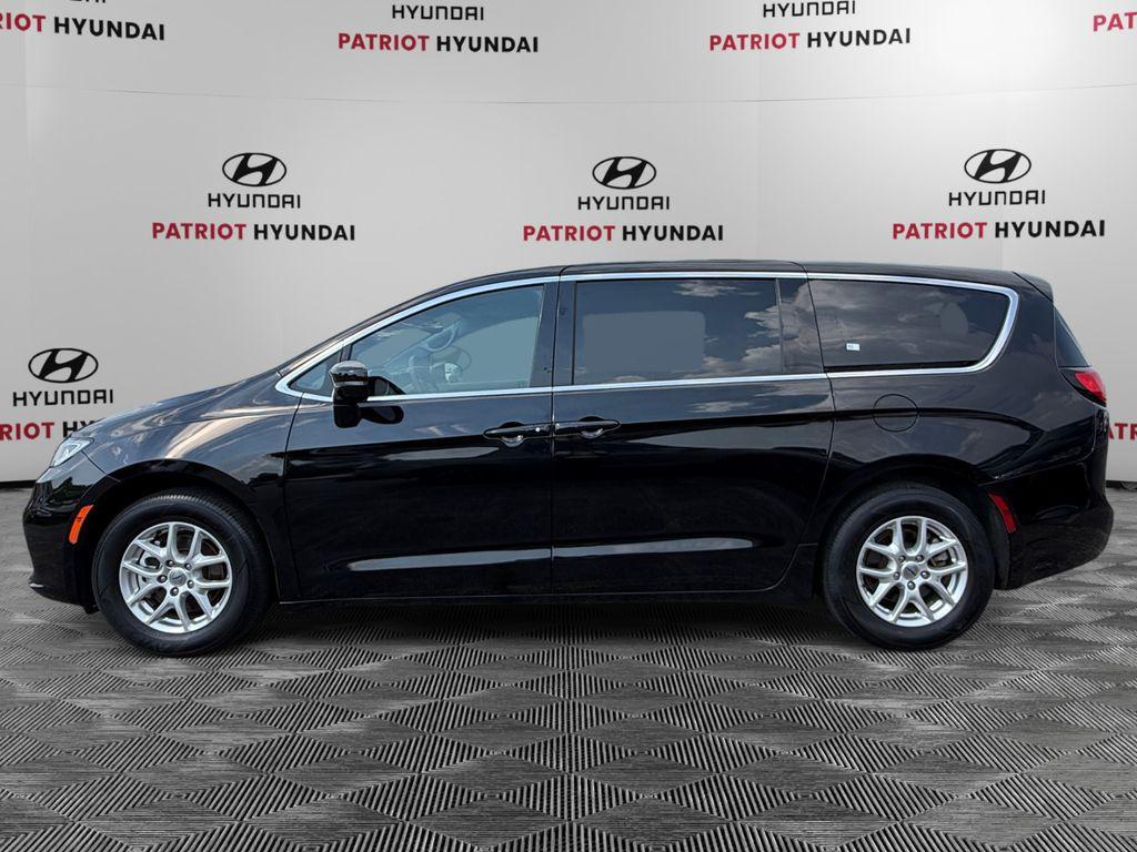 used 2025 Chrysler Pacifica car, priced at $26,300