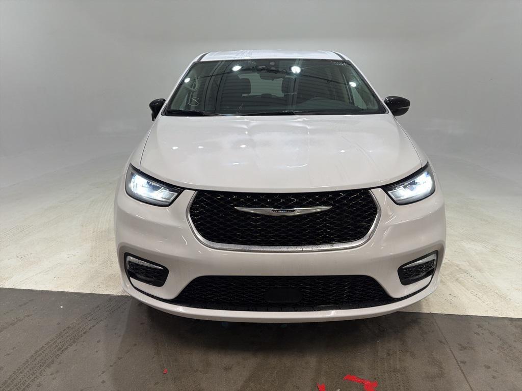 used 2024 Chrysler Pacifica car, priced at $26,224