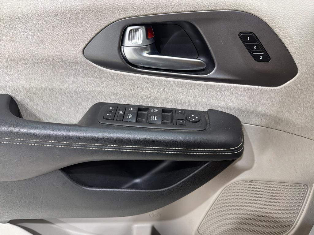 used 2024 Chrysler Pacifica car, priced at $25,224