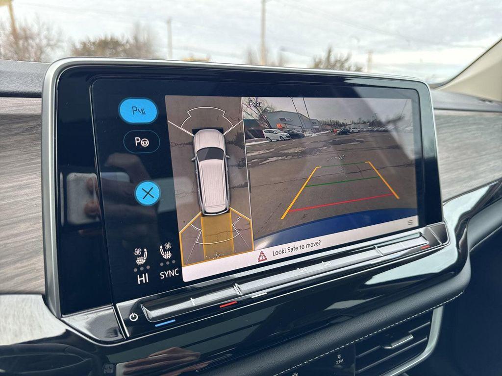 new 2025 Volkswagen Atlas car, priced at $55,700