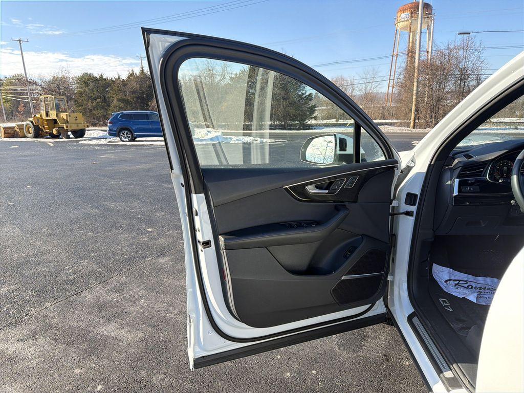 used 2021 Audi Q7 car, priced at $26,095