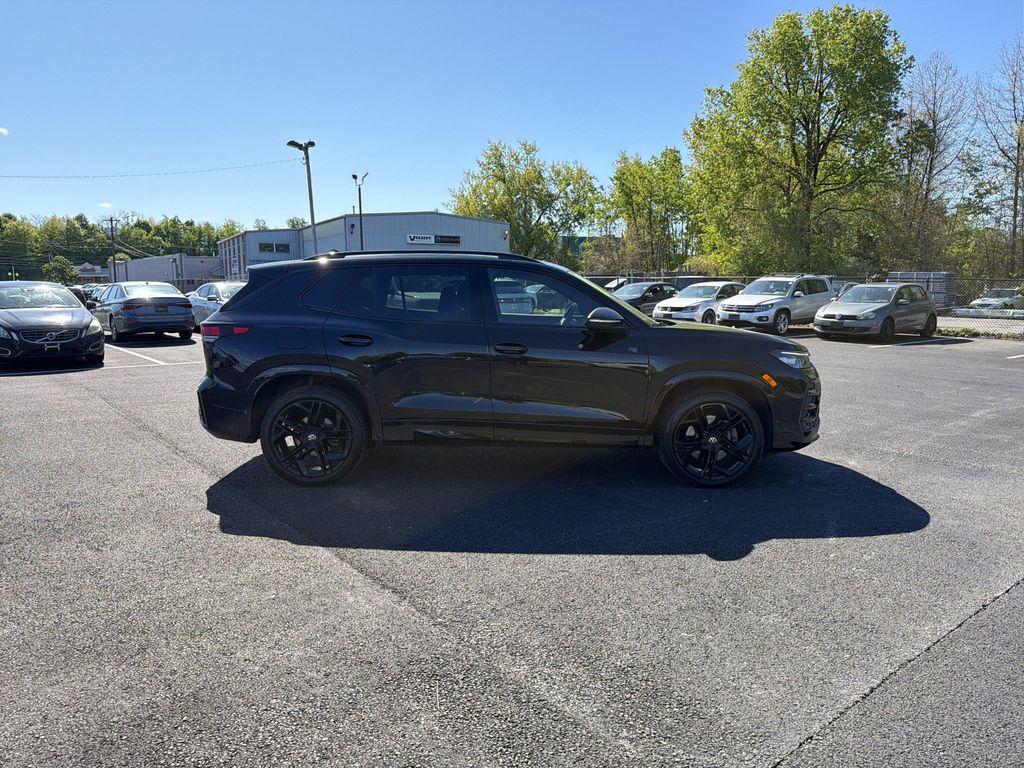 used 2025 Volkswagen Tiguan car, priced at $35,670