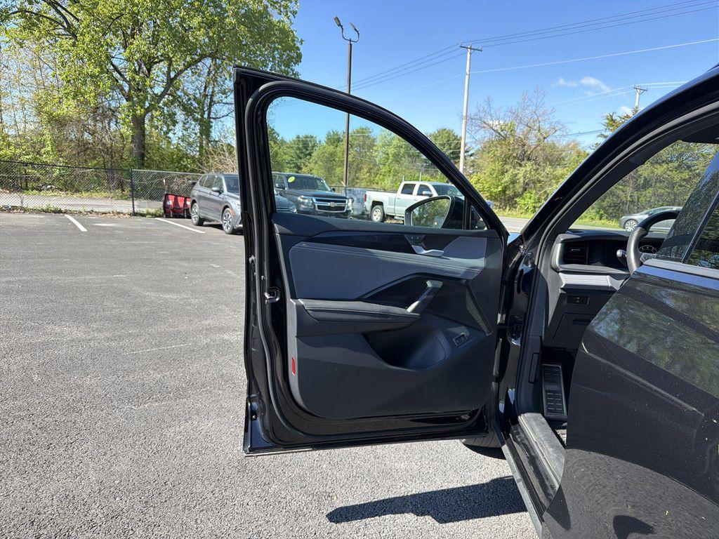 used 2025 Volkswagen Tiguan car, priced at $35,670