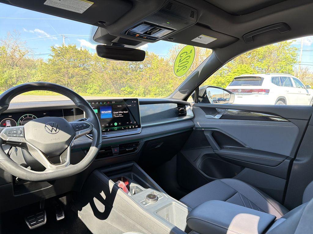 used 2025 Volkswagen Tiguan car, priced at $35,670