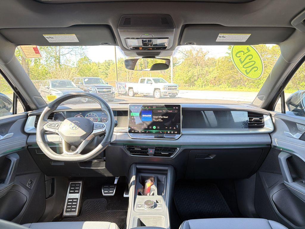 used 2025 Volkswagen Tiguan car, priced at $35,670