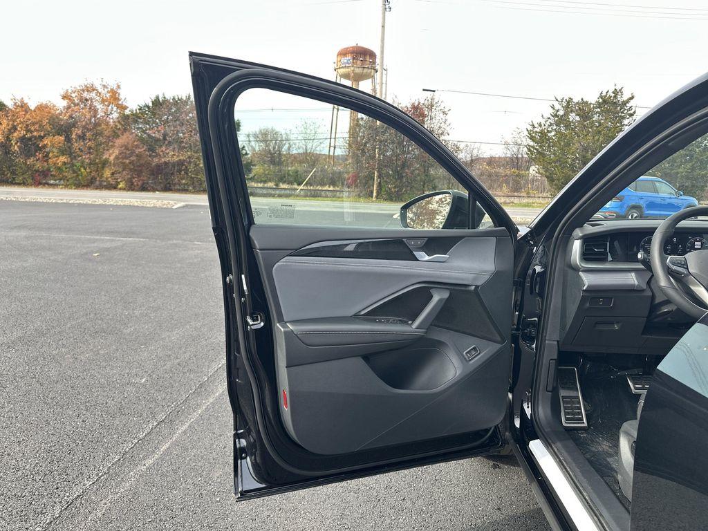 new 2026 Volkswagen Tiguan car, priced at $39,337