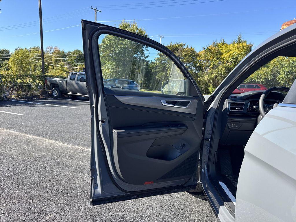 new 2026 Volkswagen Atlas Cross Sport car, priced at $44,386