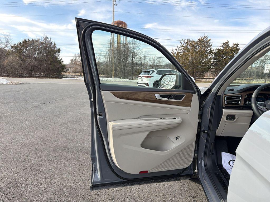 new 2026 Volkswagen Atlas car, priced at $47,174