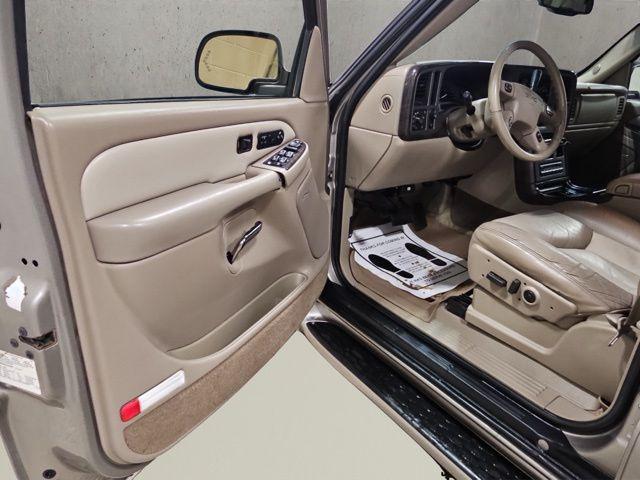 used 2003 GMC Yukon XL car, priced at $5,000