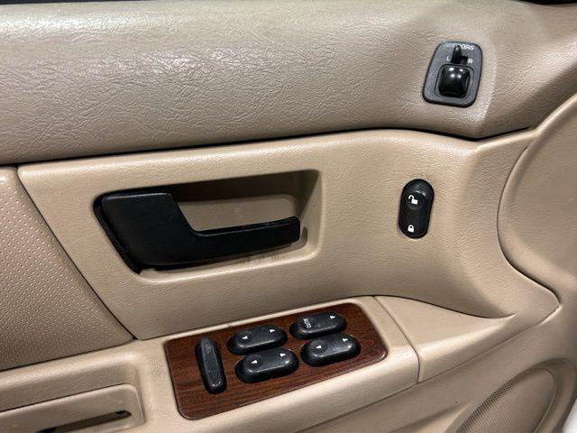 used 2005 Ford Taurus car, priced at $4,000