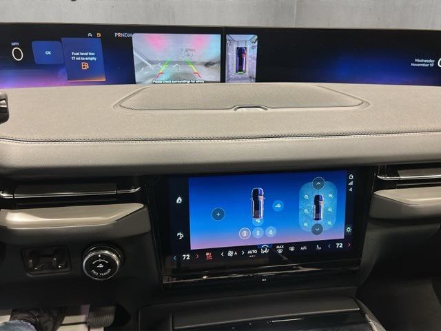 new 2025 Lincoln Navigator car, priced at $106,150