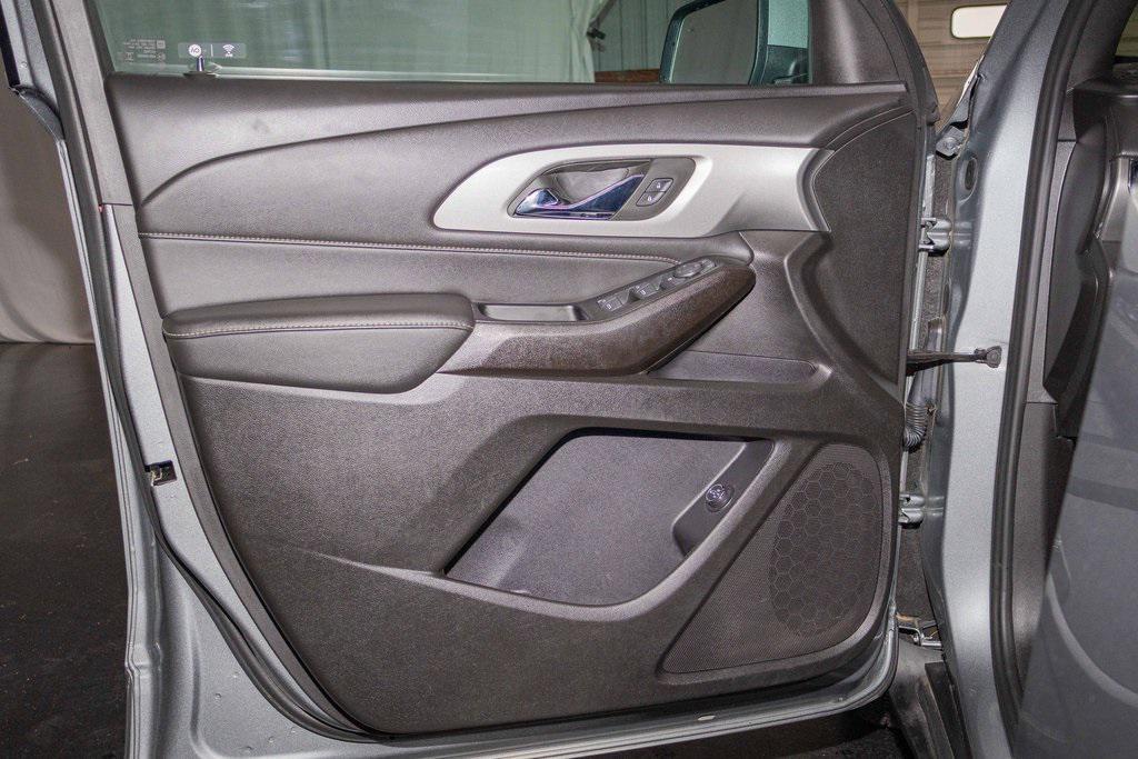 used 2023 Chevrolet Traverse car, priced at $25,972