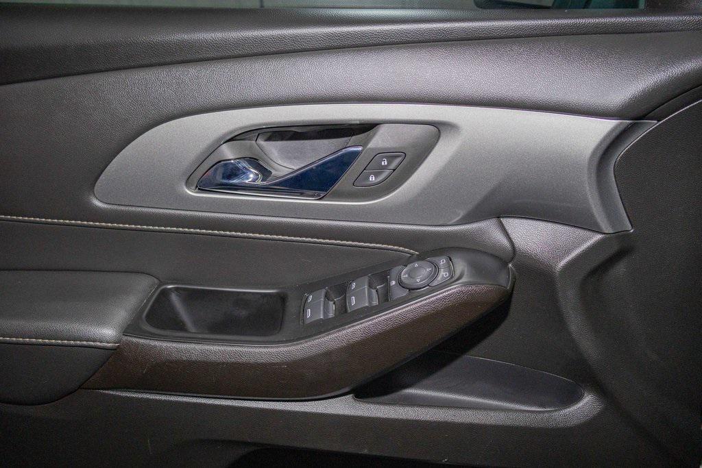 used 2023 Chevrolet Traverse car, priced at $25,972