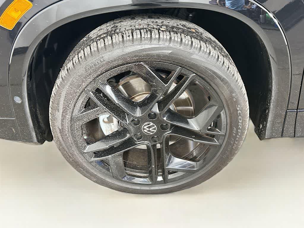 used 2025 Volkswagen Tiguan car, priced at $35,990