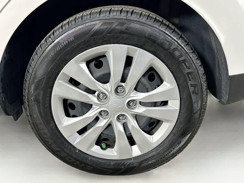 2023 Snow White Pearl Kia Soul