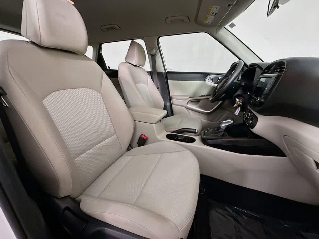 2023 Snow White Pearl Kia Soul