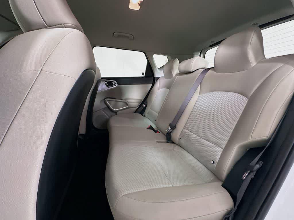 2023 Snow White Pearl Kia Soul