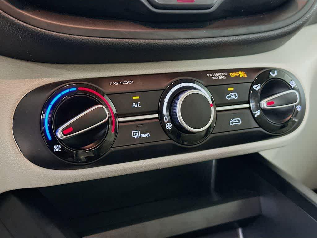 2023 Snow White Pearl Kia Soul