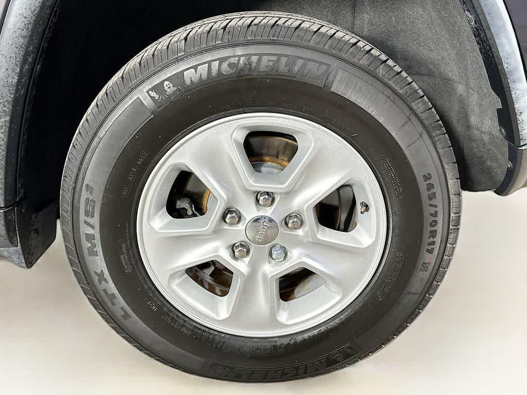 used 2015 Jeep Grand Cherokee car, priced at $9,998