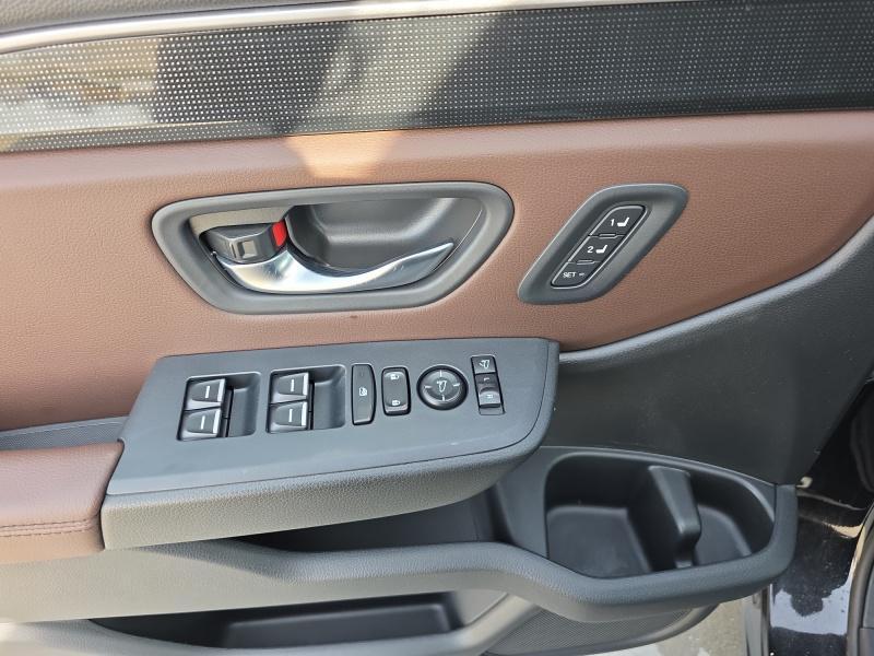 used 2025 Honda Pilot car, priced at $52,999