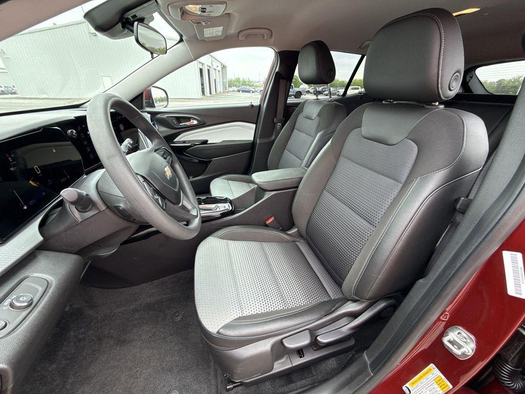 used 2025 Chevrolet Trax car, priced at $22,991