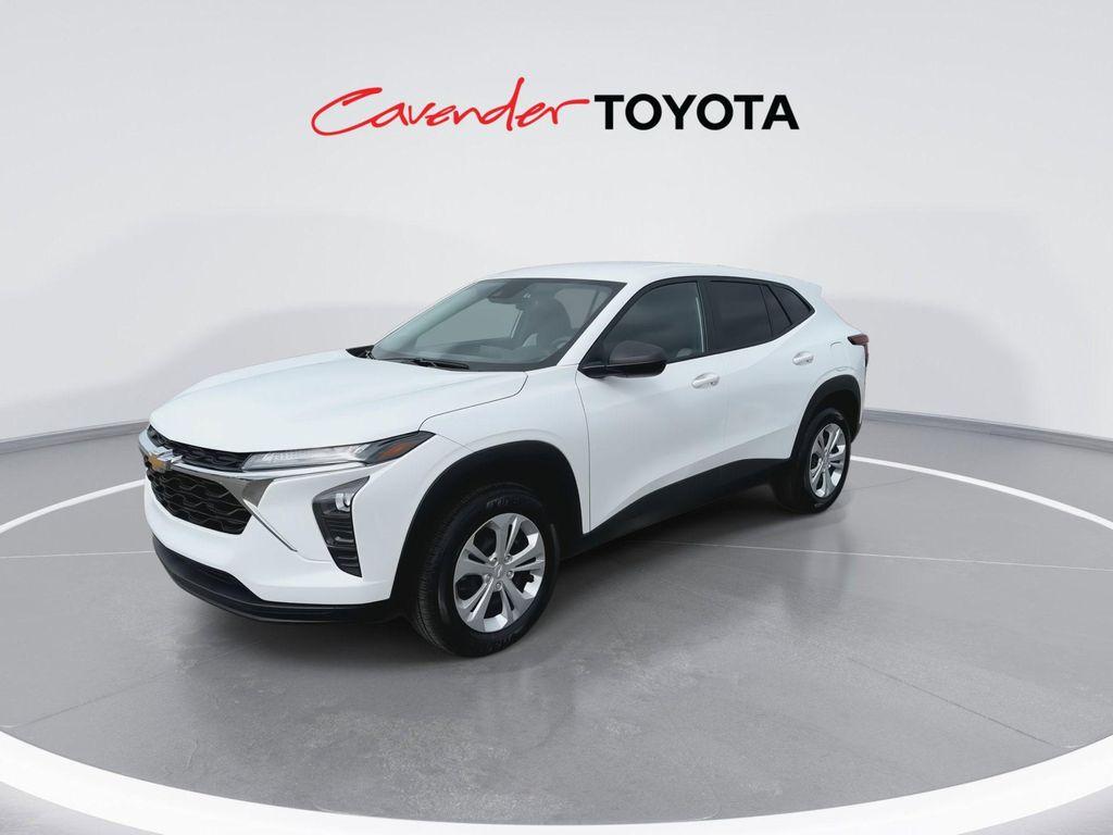 used 2025 Chevrolet Trax car, priced at $20,817