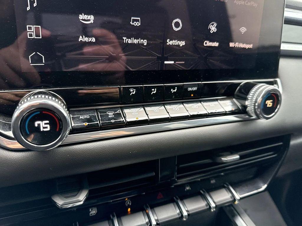 used 2024 GMC Canyon car, priced at $34,991