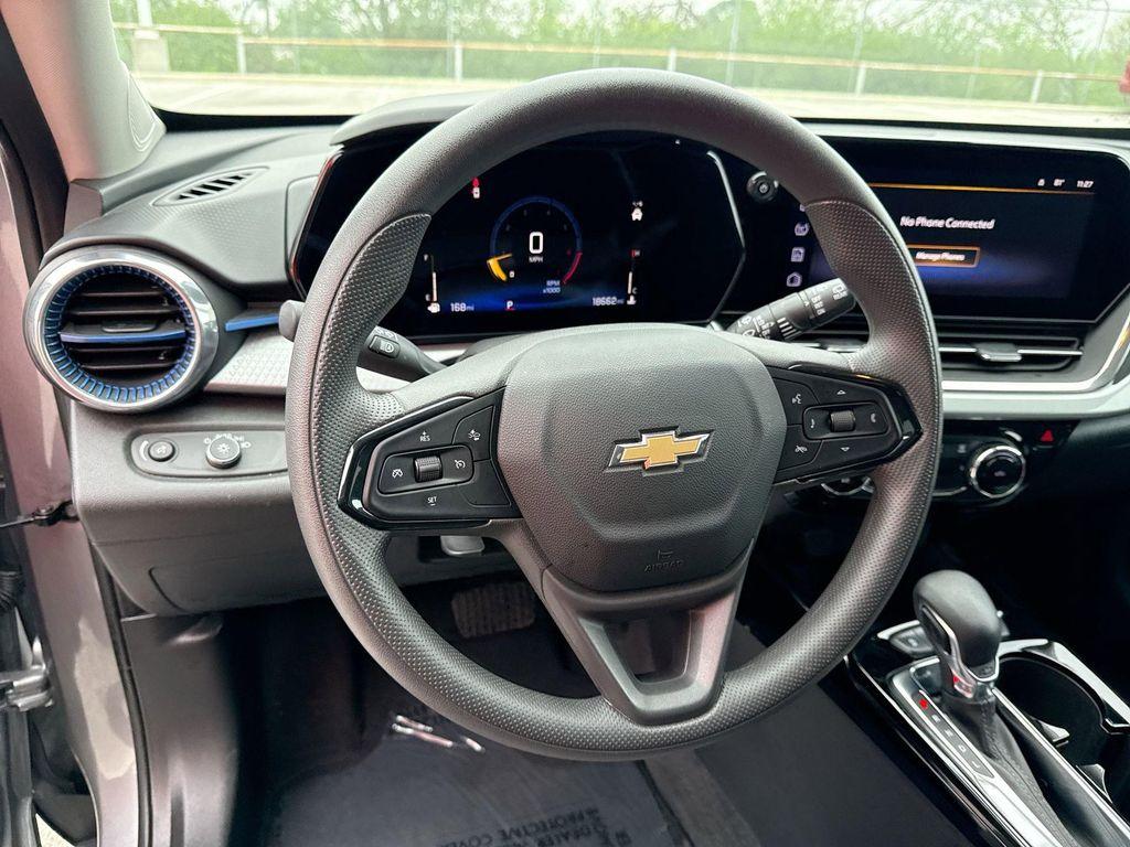 used 2025 Chevrolet Trax car, priced at $21,017