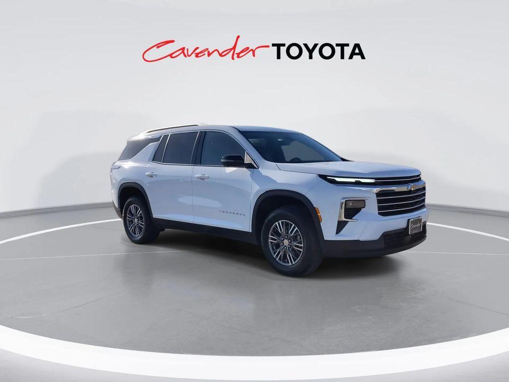 used 2024 Chevrolet Traverse car, priced at $34,991