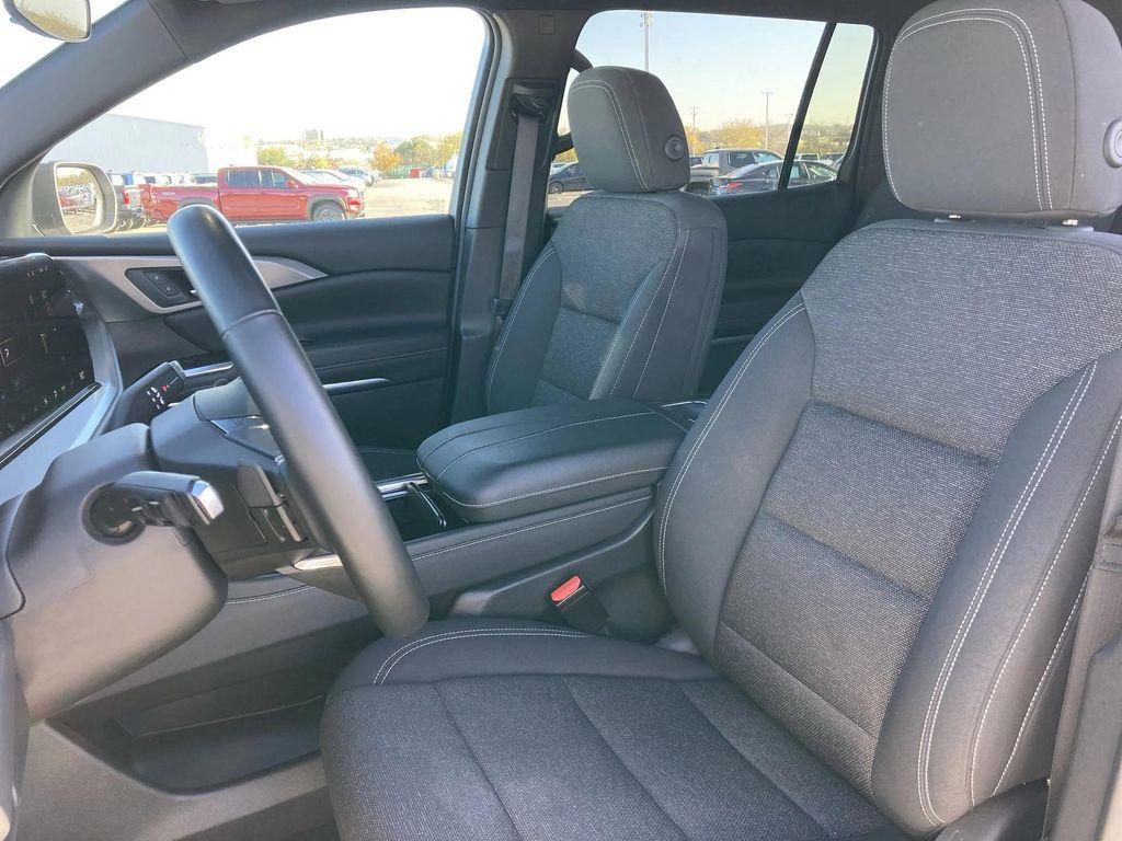 used 2024 Chevrolet Traverse car, priced at $34,991