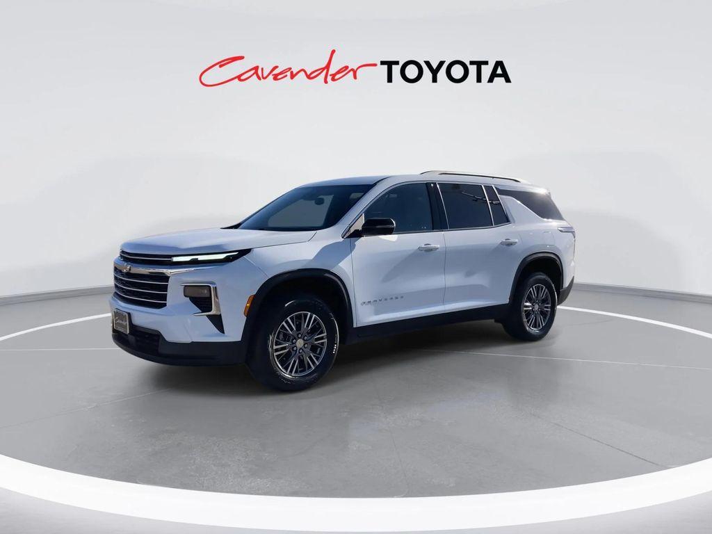 used 2024 Chevrolet Traverse car, priced at $34,991