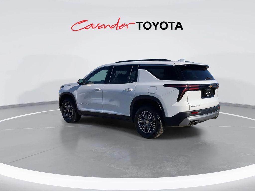 used 2024 Chevrolet Traverse car, priced at $34,991