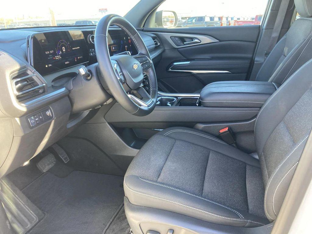used 2024 Chevrolet Traverse car, priced at $34,991