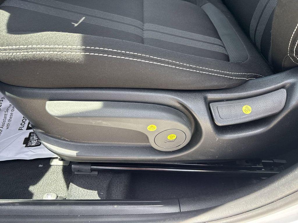 used 2025 Hyundai Venue car, priced at $20,216