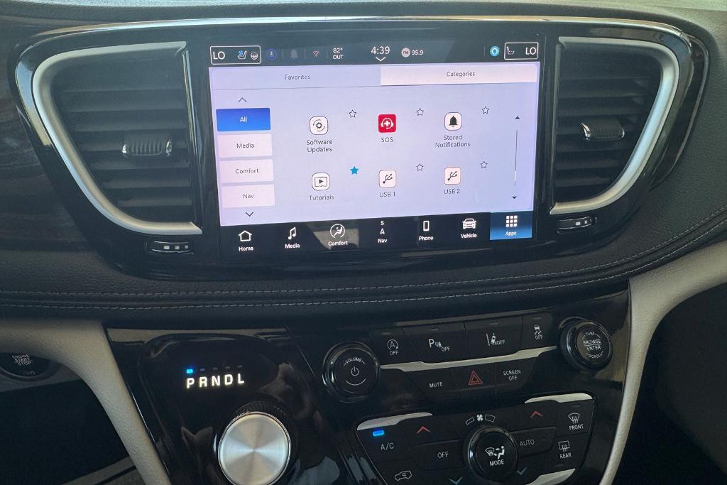 used 2024 Chrysler Pacifica car
