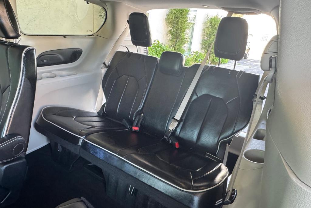 used 2024 Chrysler Pacifica car