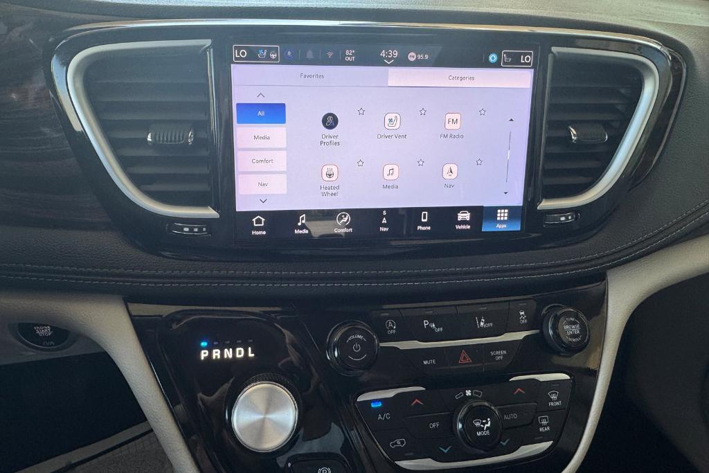 used 2024 Chrysler Pacifica car