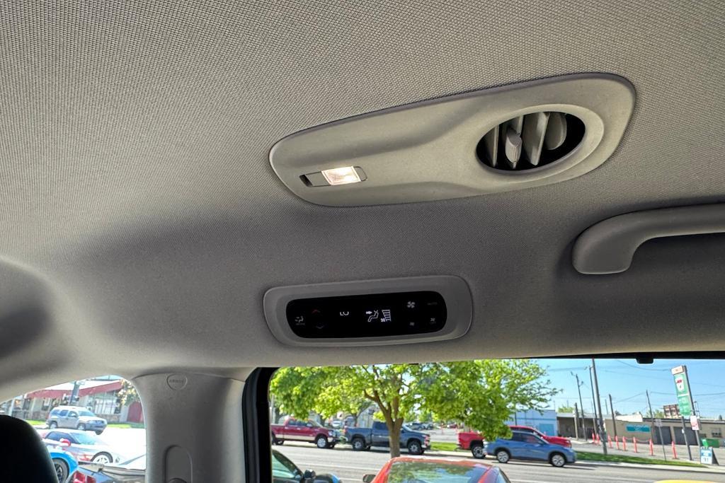used 2024 Chrysler Pacifica car