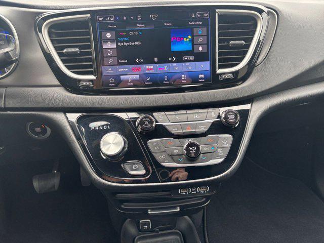 used 2025 Chrysler Pacifica car, priced at $30,275