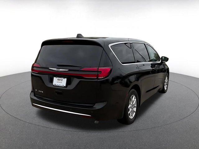 used 2025 Chrysler Pacifica car, priced at $30,275