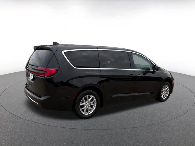 used 2025 Chrysler Pacifica car, priced at $30,275