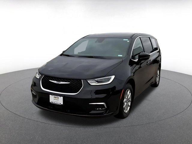 used 2025 Chrysler Pacifica car, priced at $30,275