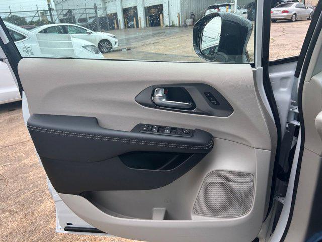 used 2024 Chrysler Pacifica car, priced at $30,621