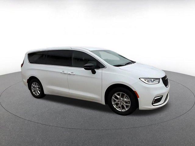 used 2025 Chrysler Pacifica car, priced at $31,900