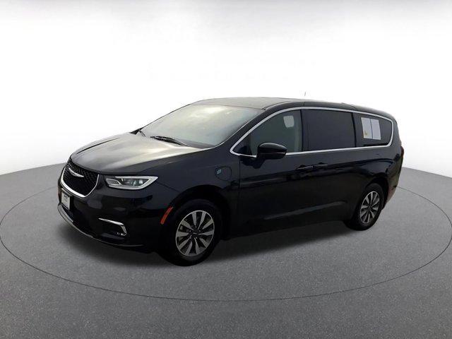 used 2023 Chrysler Pacifica Hybrid car, priced at $25,228