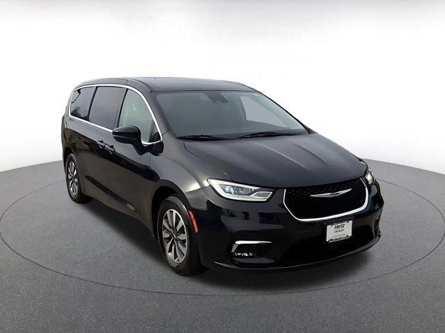 used 2023 Chrysler Pacifica Hybrid car, priced at $25,228